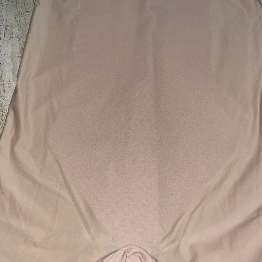 SPANX Thinstincts® High Waist Mid-Thigh Shorts in Soft Nude Sz XL Closes Gasset. - Picture 10 of 17